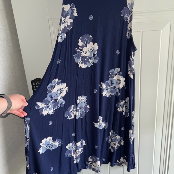 Floral Sleeveless Navy Dress - Picture 2 of 4
